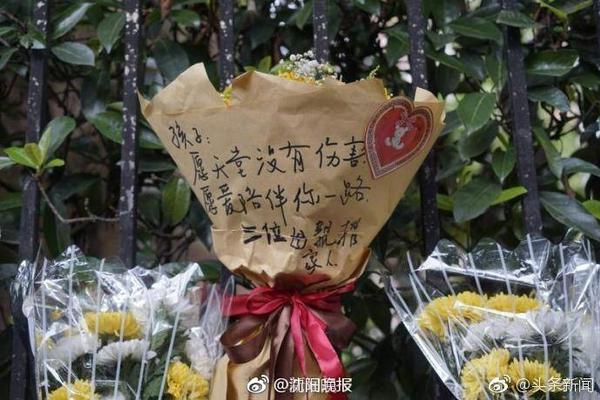 恩里克在姆巴佩离开后开启魔法，激活登贝莱和引援是关键